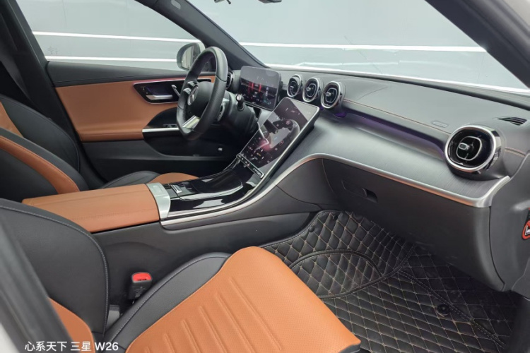 奔驰C级 2022款 改款 C 200 L 运动版中控内饰7009