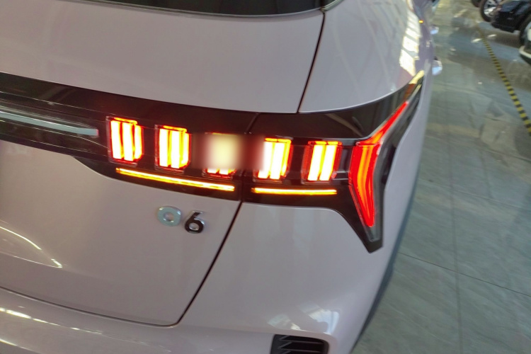 领克06 2023款 Remix 1.5T Shero车身外观9