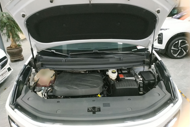 上汽大通MAXUS 大通G70 2024款 2.0T 自动旗舰版 7座机舱底盘24