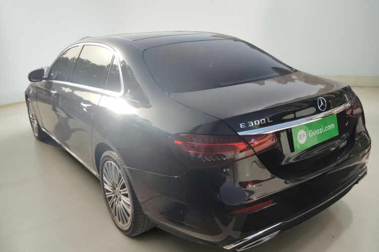 奔驰E级 2023款 改款 E 300 L 时尚型车身外观5