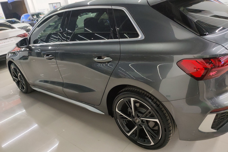 奥迪A3 2024款 Sportback 35 TFSI 时尚运动型车身外观4