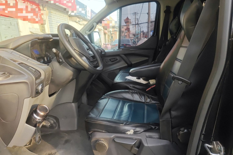 福特 全顺 2019款 2.0T柴油多功能商用车短轴低顶6座国VI中控内饰19