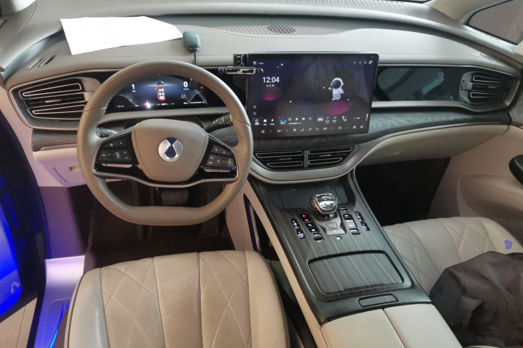 腾势D9 2022款 DM-i 1040 尊贵型中控内饰12