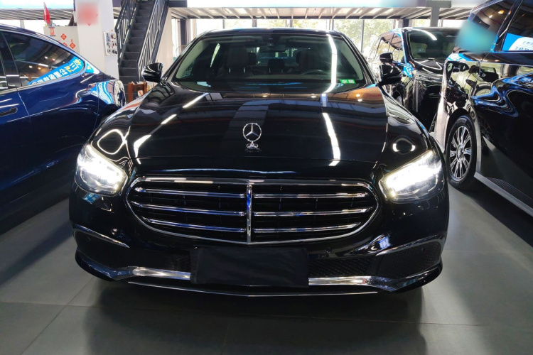 奔驰E级 2023款 改款 E 260 L车身外观2