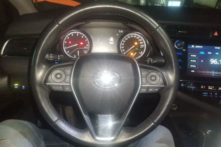 丰田 凯美瑞 2019款 改款 2.0G 豪华版中控内饰13