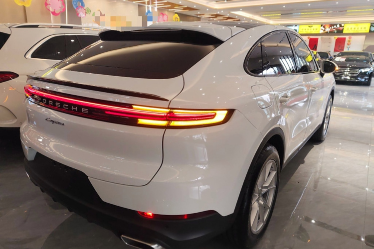保时捷 Cayenne新能源 2024款 Cayenne Coupé E-Hybrid 2.0T车身外观7