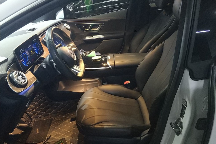 奔驰EQE 2022款 350 先锋版中控内饰19