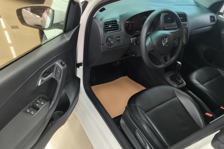 大众 Polo 2016款 1.4L 自动风尚型中控内饰20