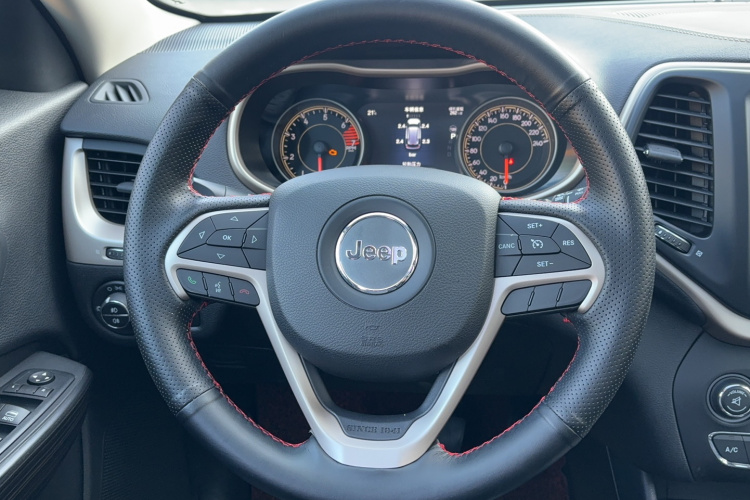 Jeep 自由光 2017款 2.0L 优越版局部细节13