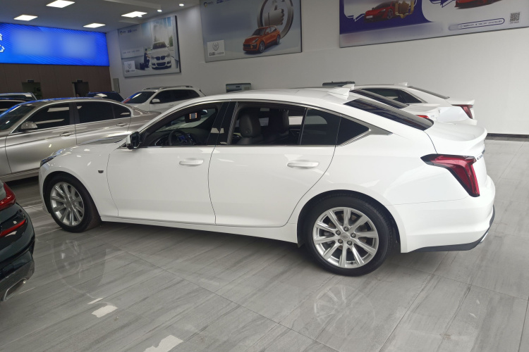 凯迪拉克CT5 2022款 28T 风尚型车身外观4