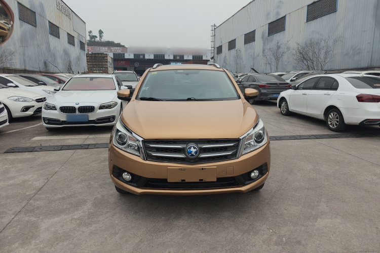 启辰T70 2015款 2.0L 手动睿享版车身外观2