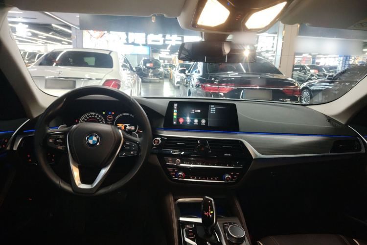 宝马5系 2018款 530Li 领先型 豪华套装中控内饰7002