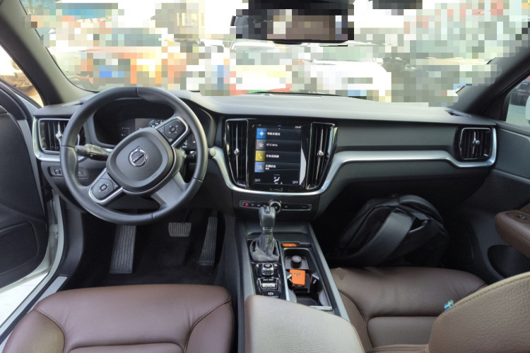 沃尔沃S60 2021款 T4 智逸豪华版中控内饰12