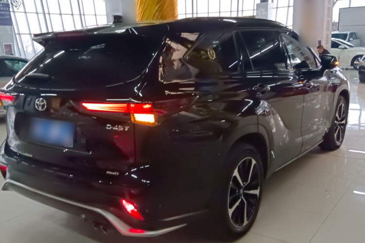 丰田 皇冠陆放 2022款 2.0T 四驱劲耀版车身外观7