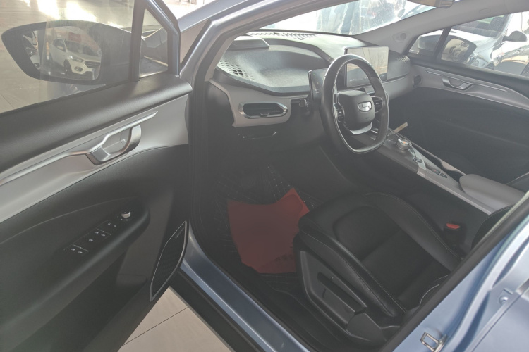 吉利几何C 2020款 优选续航版 400KM C+ Pro中控内饰20