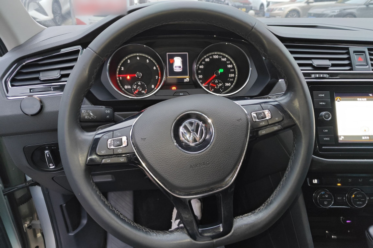 大众 途观L 2018款 280TSI 自动两驱舒适版中控内饰13