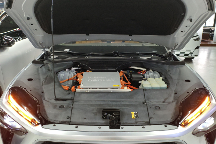 蔚来ES8 2020款 450KM 七座版机舱底盘24