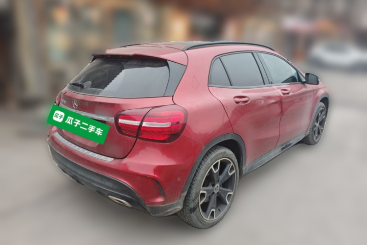 奔驰GLA 2018款 GLA 220 4MATIC 运动型车身外观7