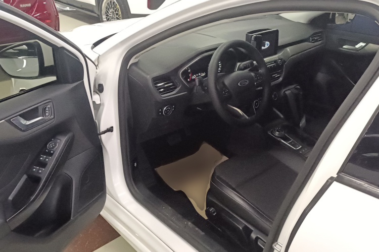 福特 福克斯 2020款 三厢 EcoBoost 180 自动锋潮型中控内饰7003