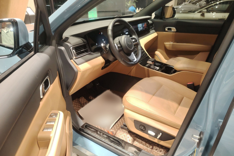 理想汽车 理想ONE 2021款 增程6座版中控内饰7003