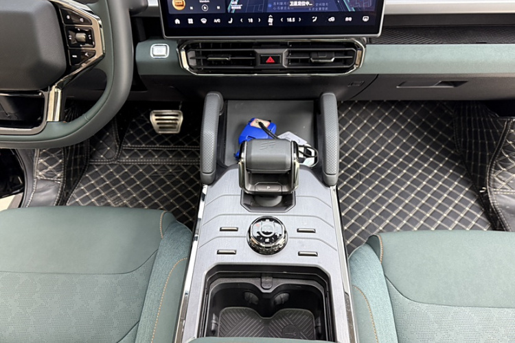 捷途旅行者 2023款 2.0T 四驱穿越PRO中控内饰7004