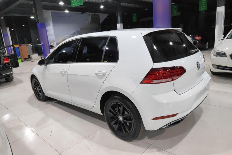 大众 高尔夫 2018款 230TSI 自动舒适型车身外观4