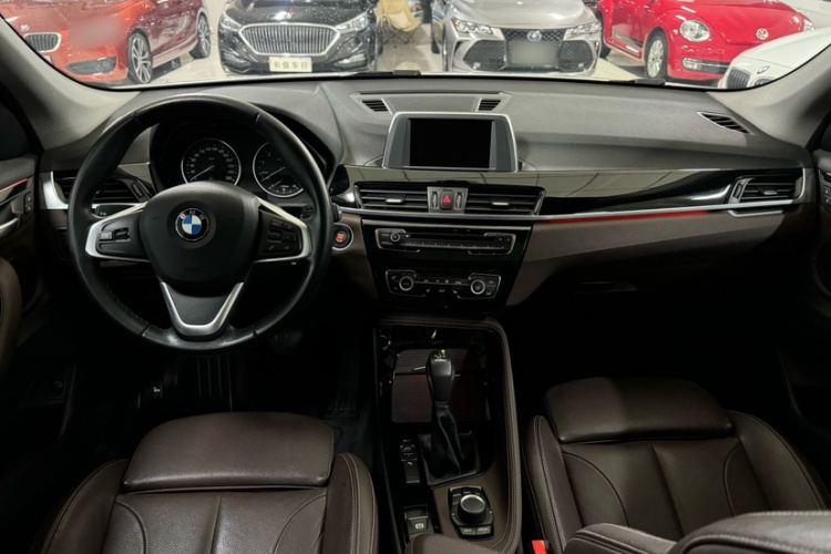 宝马X1 2018款 xDrive20Li 尊享型中控内饰7008