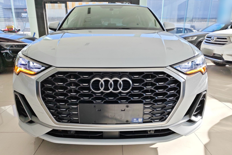 奥迪Q3 Sportback 2020款 40 TFSI 时尚型车身外观2