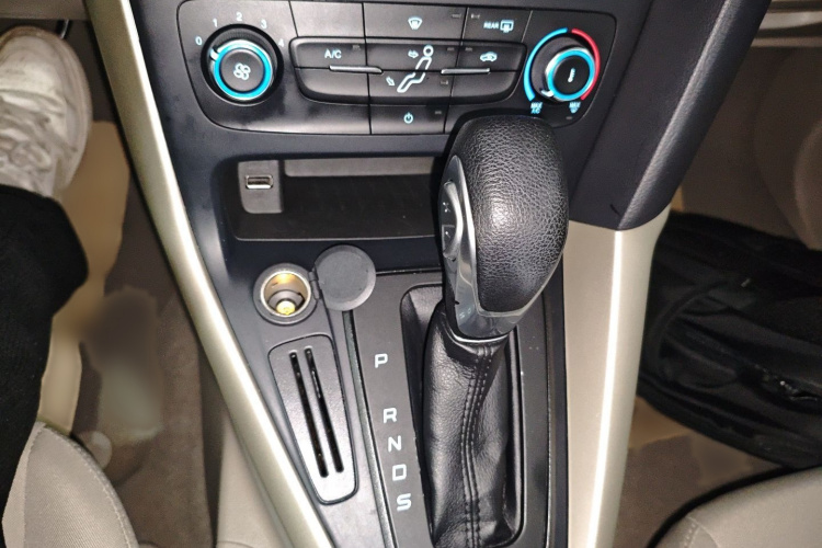 福特 福克斯 2017款 三厢 1.6L 自动舒适型智行版局部细节18