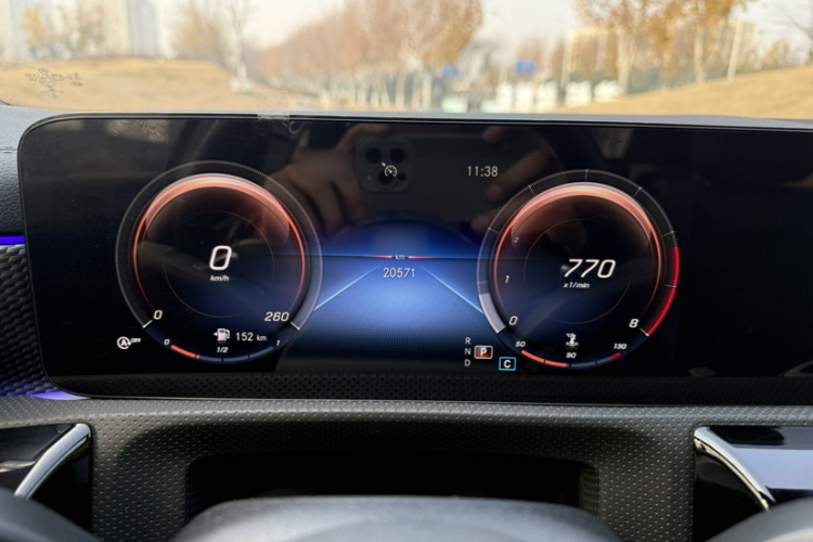 奔驰A级 2022款 改款三 A 200 L 运动轿车时尚型局部细节14