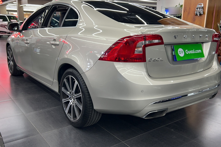 沃尔沃S60 2019款 S60L 改款 T5 智驭菁英版车身外观6006