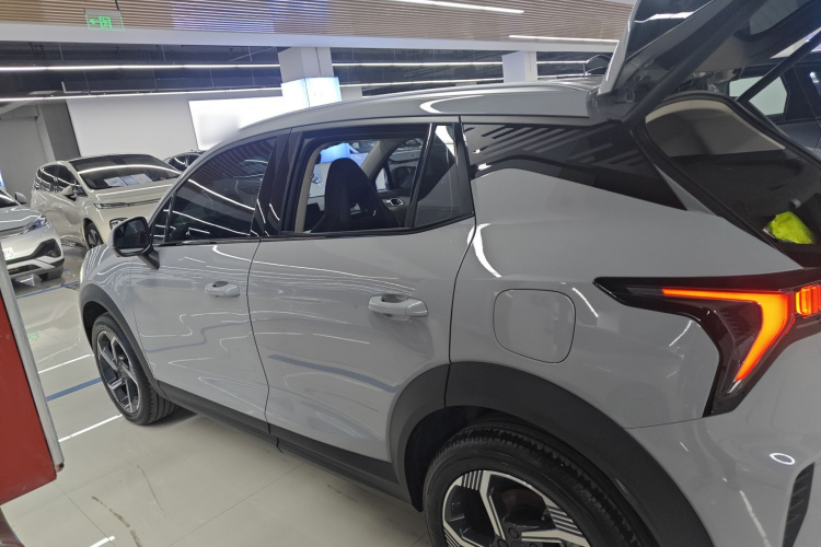 领克06 EM-P 2022款 PHEV 84KM续航版 Pro车身外观6003