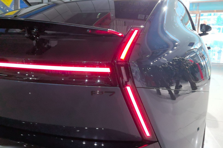 小鹏P7 2025款 702 长续航 Ultra车身外观6006