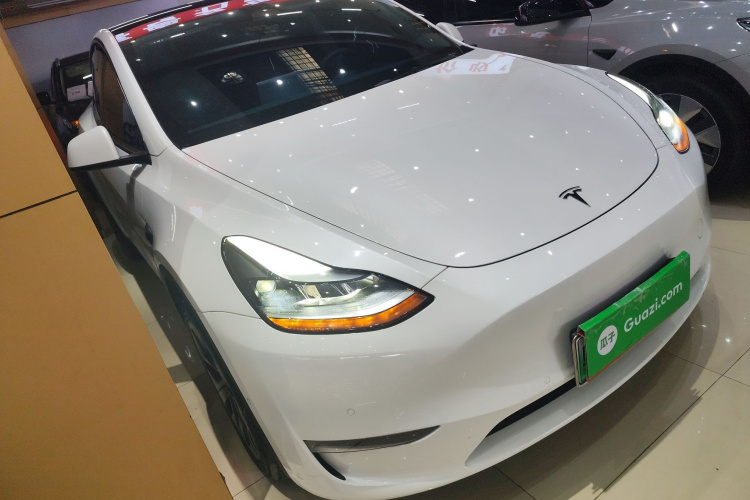 特斯拉 Model Y 2023款 长续航全轮驱动版车身外观3