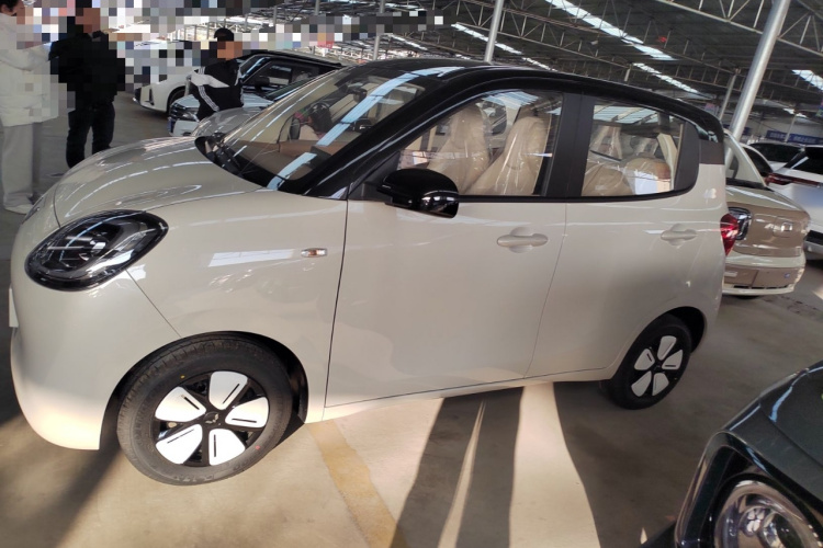 五菱汽车 宏光MINIEV 2025款 四门版 臻享+款车身外观4