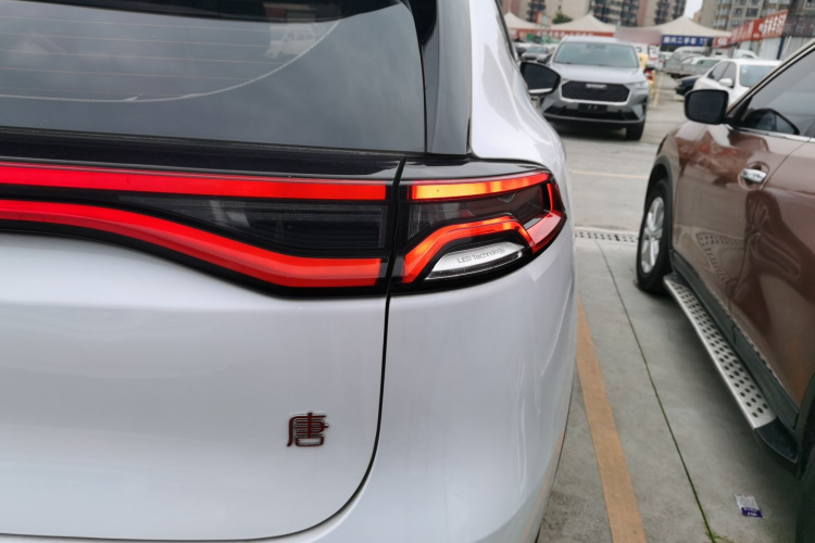 比亚迪 唐 2019款 2.0T 自动智联尊贵型 5座 国VI车身外观9