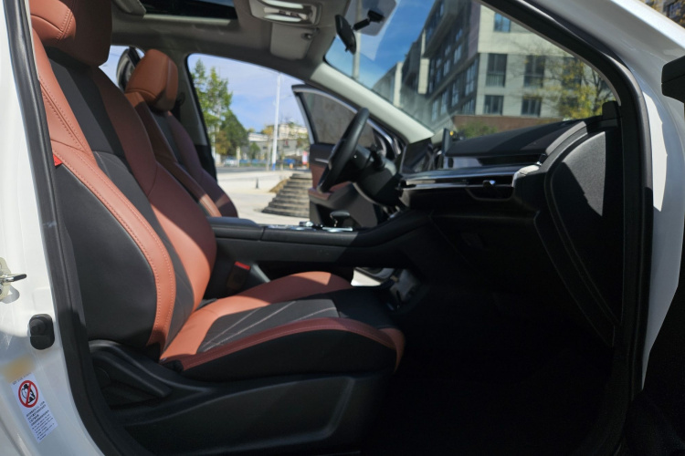 长安 逸动 2023款 畅享版 PLUS 蓝鲸NE 1.4T GDI DCT尊贵版局部细节41