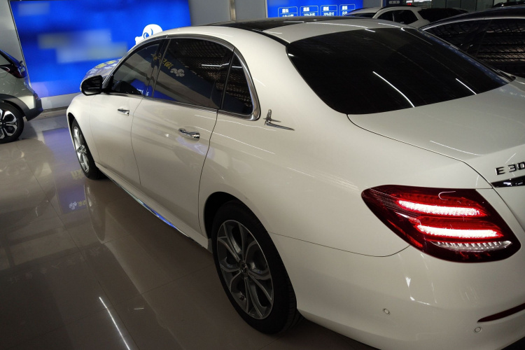 奔驰E级 2020款 改款 E 300 L 运动时尚型车身外观6003