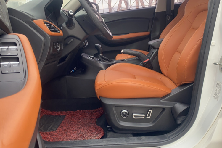 奇瑞 瑞虎7 2016款 2.0L CVT耀臻版中控内饰7001