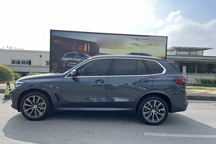 宝马X5(进口) 2022款 xDrive30i M运动套装车身外观6002