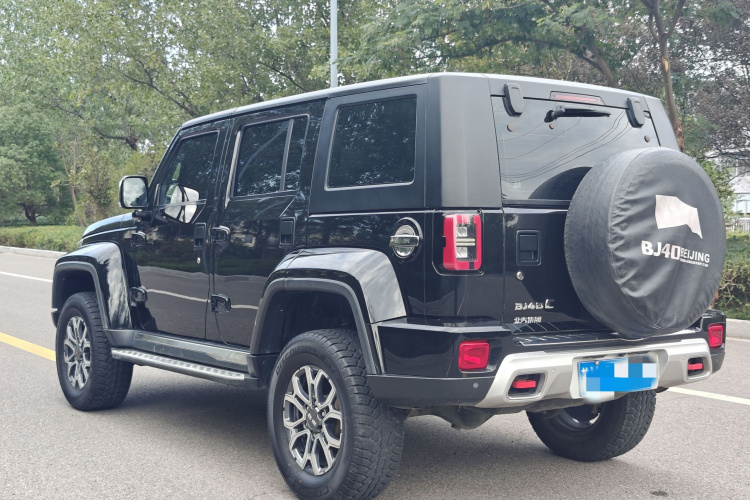 北京BJ40 2023款 2.0T 自动四驱城市猎人版侠客型车身外观6003