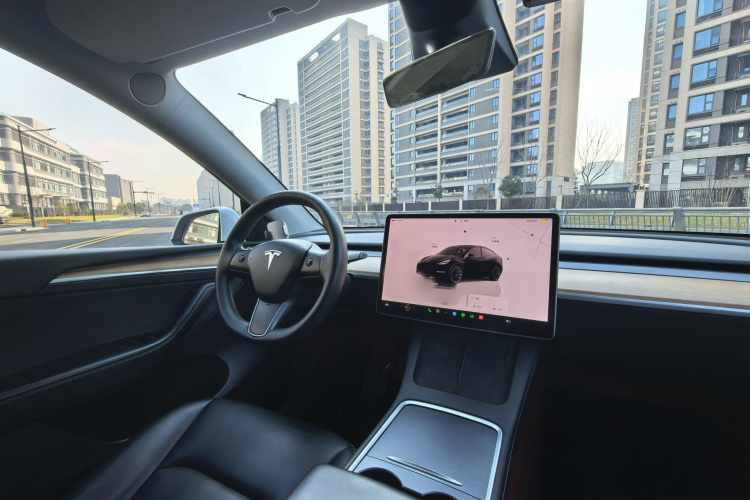 特斯拉 Model Y 2022款 长续航全轮驱动版中控内饰7006