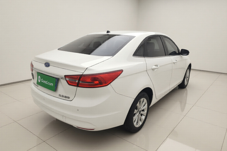 福特 福睿斯 2015款 1.5L 自动时尚型车身外观7