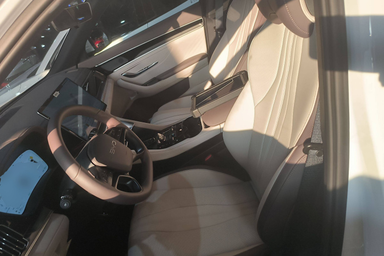 比亚迪 宋PLUS新能源 2025款 DM-i 智驾版 112KM 尊荣型局部细节19