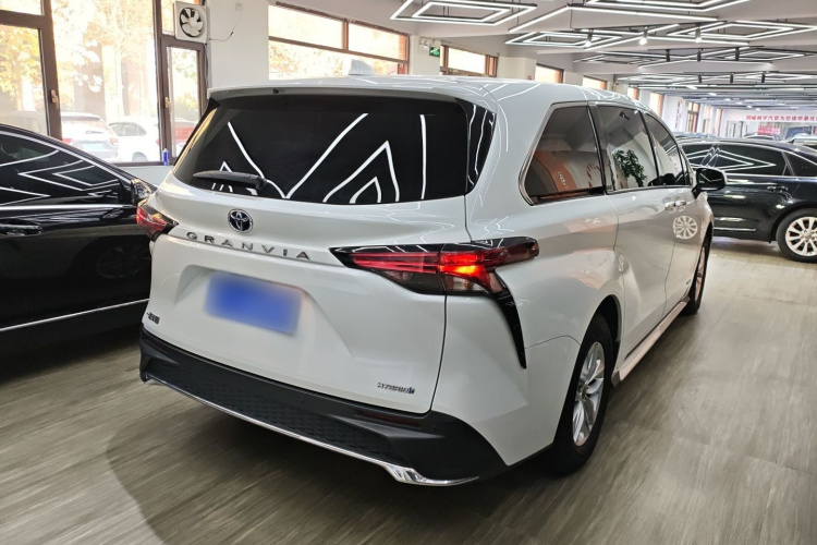 丰田 格瑞维亚 2023款 2.5L混动 舒适版车身外观6005