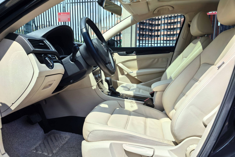 大众 帕萨特 2013款 1.8TSI DSG尊荣版中控内饰7003