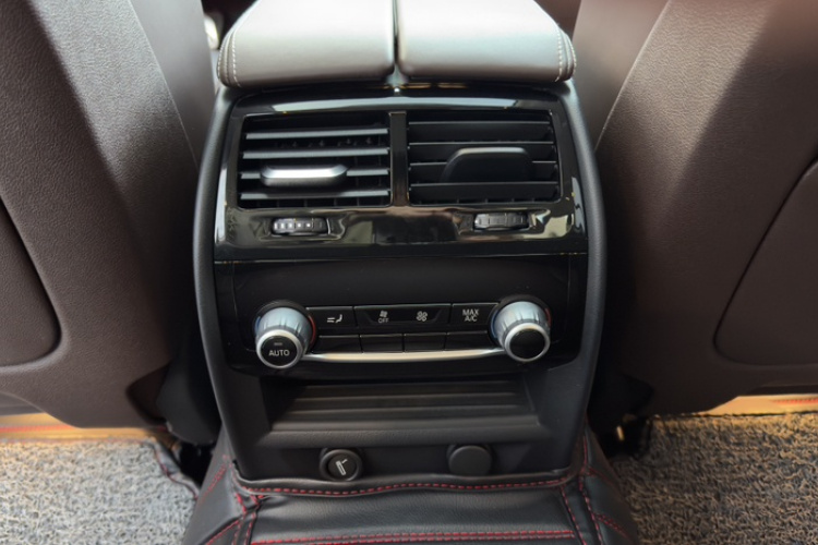 宝马5系 2019款 改款 530Li 尊享型 豪华套装中控内饰7009