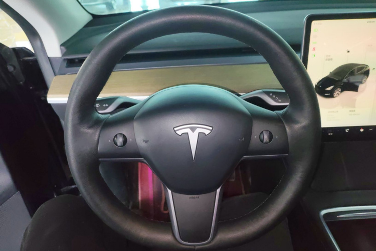 特斯拉 Model Y 2022款 后轮驱动版中控内饰13