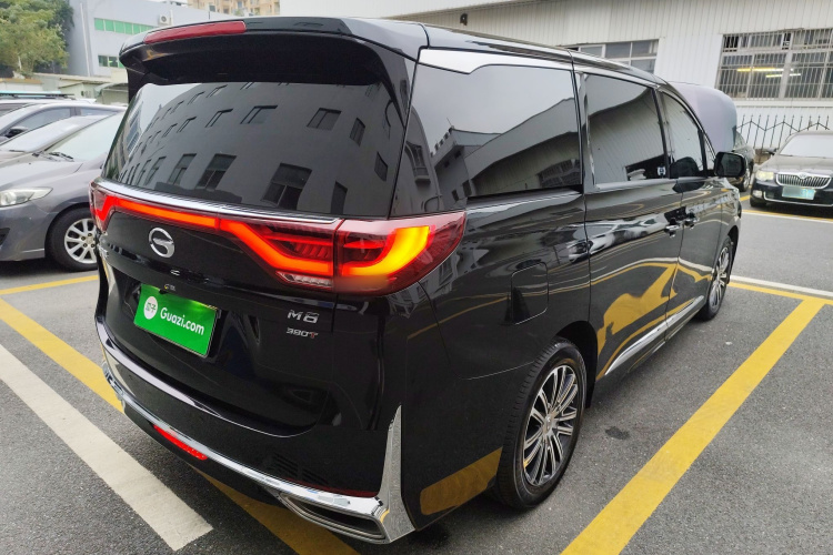 广汽传祺 传祺M8 2021款 领秀系列 390T 尊贵版车身外观6005