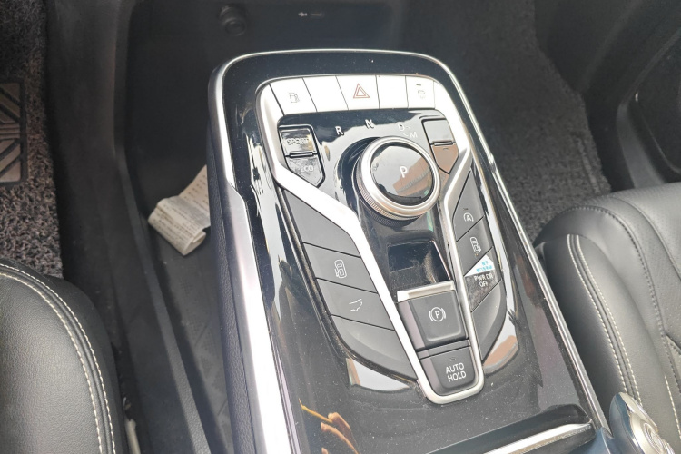 上汽大通MAXUS 大通G20 2020款 2.0T 汽油自动豪华行政版局部细节18